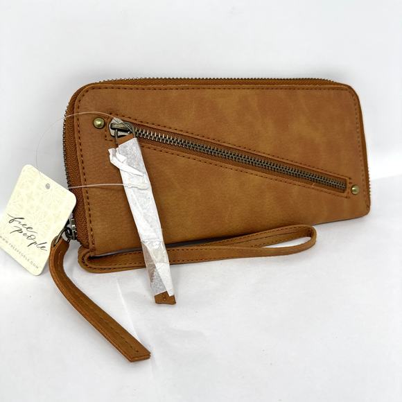 Free People Handbags - Free People Women Purse Wallet Clutch Brown Vegan Leather cardholder wristlet